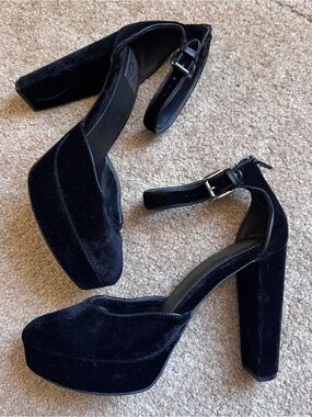 Steve Madden Black Velvet Platform Block Heel Sandals with Ankle Strap